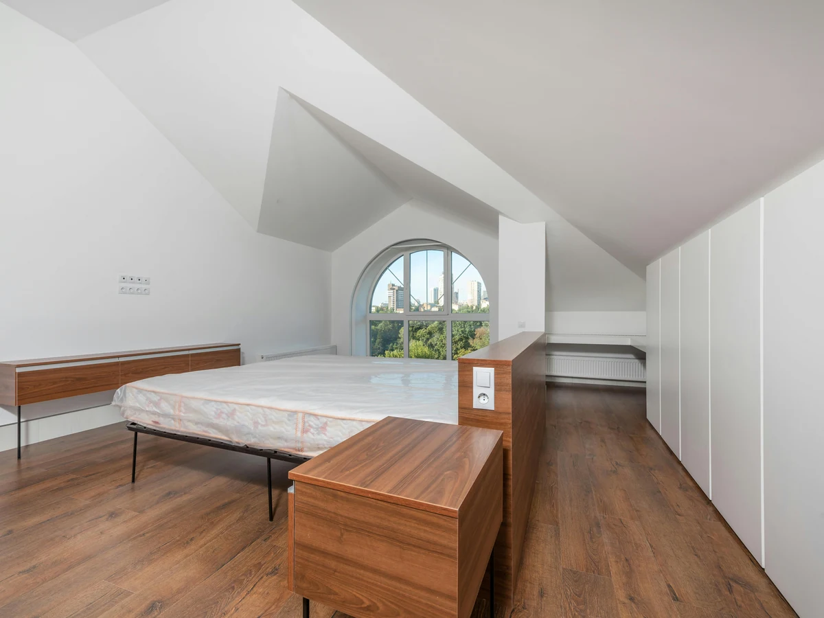 bedroom-painting-minimalist-loft-bedroom-bath-decorators Minimalist loft bedroom with clean painted walls by Bath Decorators in Bath