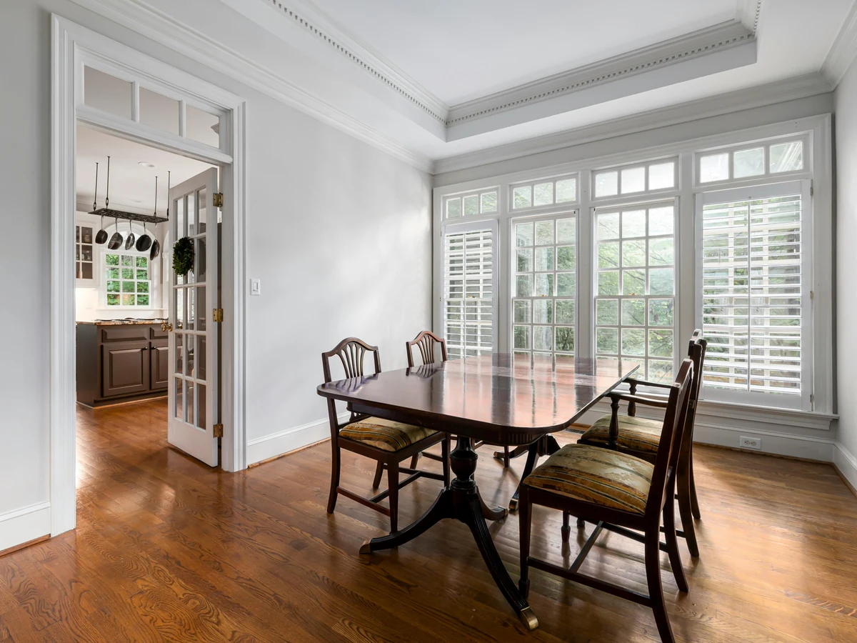 Neutral dining room painted by Bath Decorators with clean walls and woodwork finish