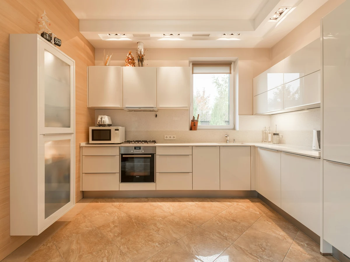 hallway-painting-elegant-hallway-striped-bath-decorators Elegant hallway painting in Bath period property by Bath Decorators