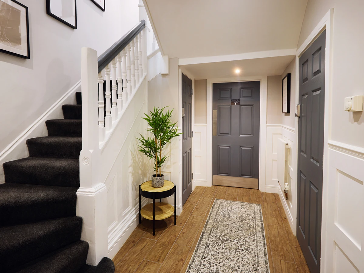 hallway-painting-modern-hallway-white-bath-decorators Modern white hallway painting in Bath by Bath Decorators