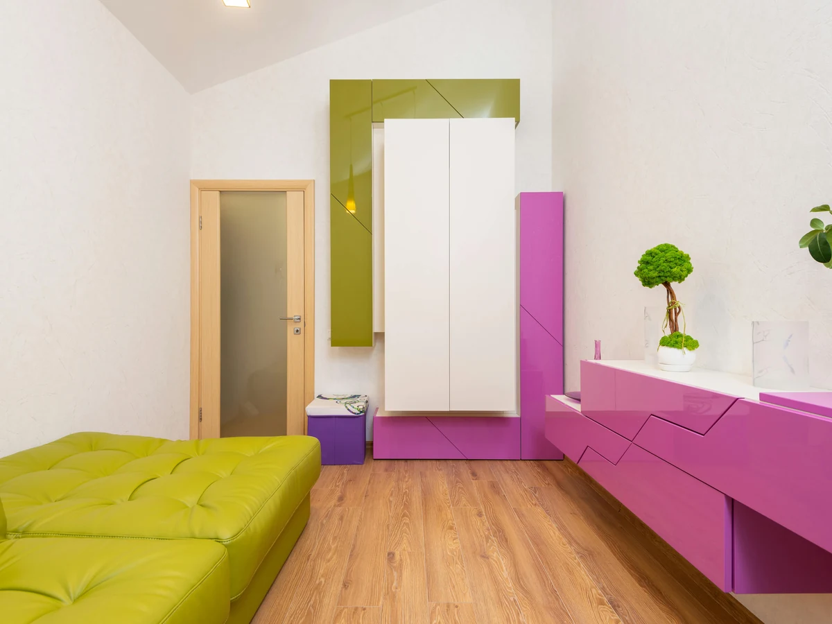 Bright room with green feature wall and freshly painted ceiling in Bath by Bath Decorators