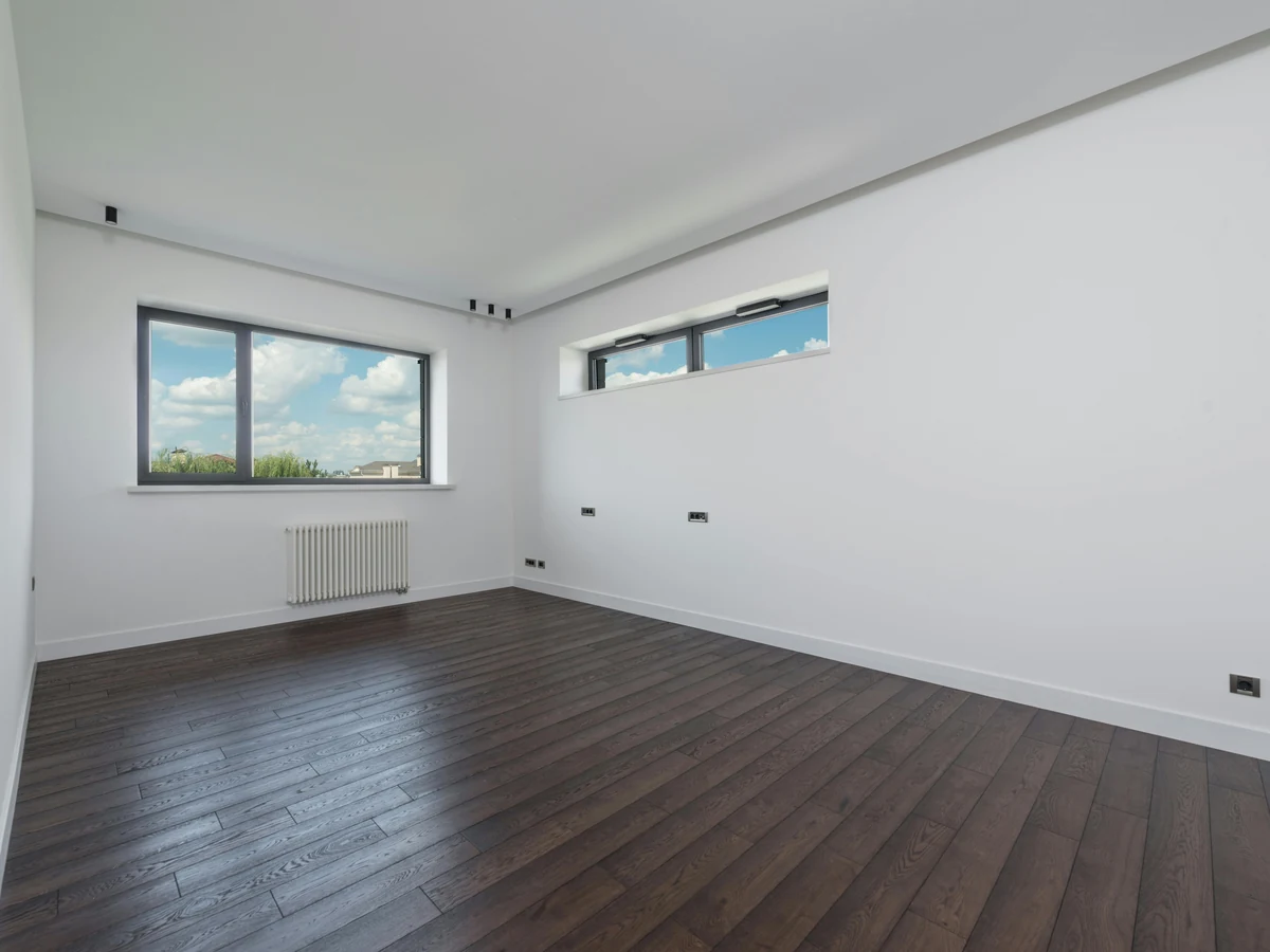 New build room with freshly painted plasterboard walls in Bath