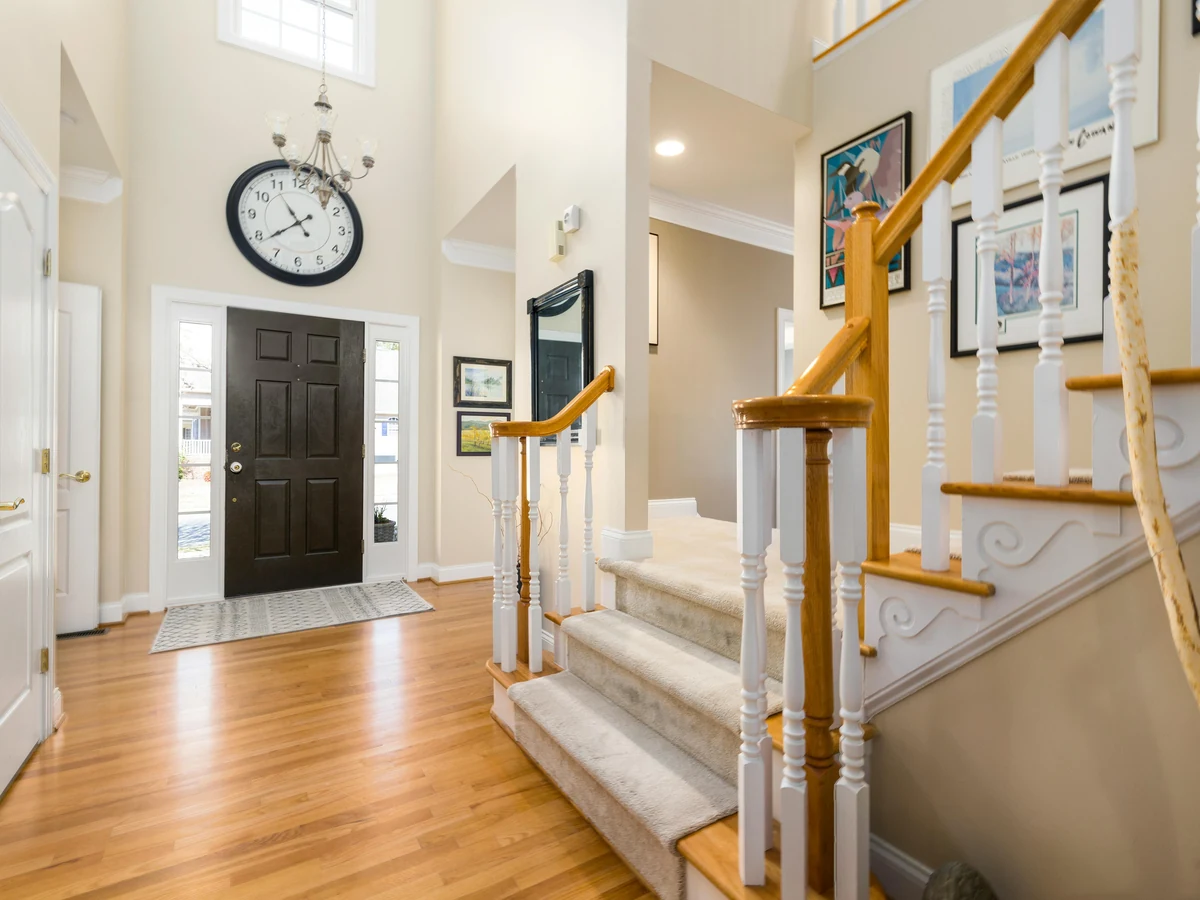 staircase-painting-traditional-hallway-spindles-bath-decorators Staircase painting in Bath - traditional hallway spindles by Bath Decorators